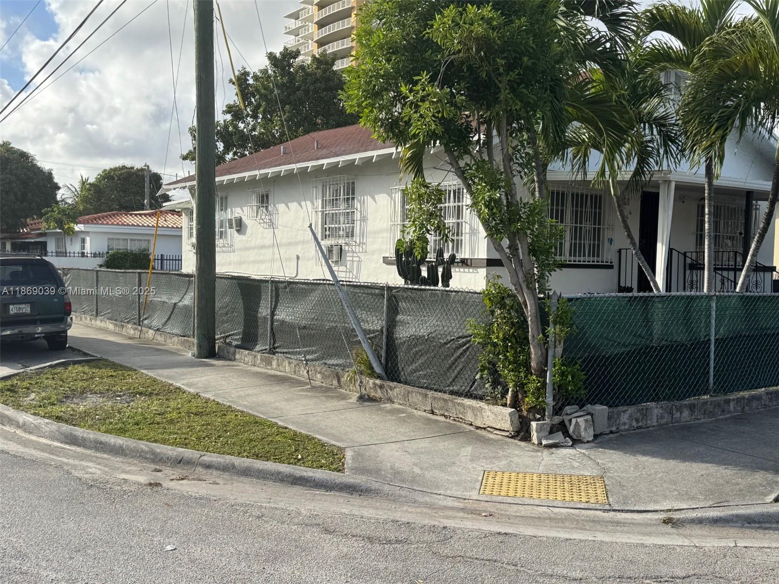 6dd28e9b-7318 844 SW 8th Ct, Miami FL 33130 — #A11869039