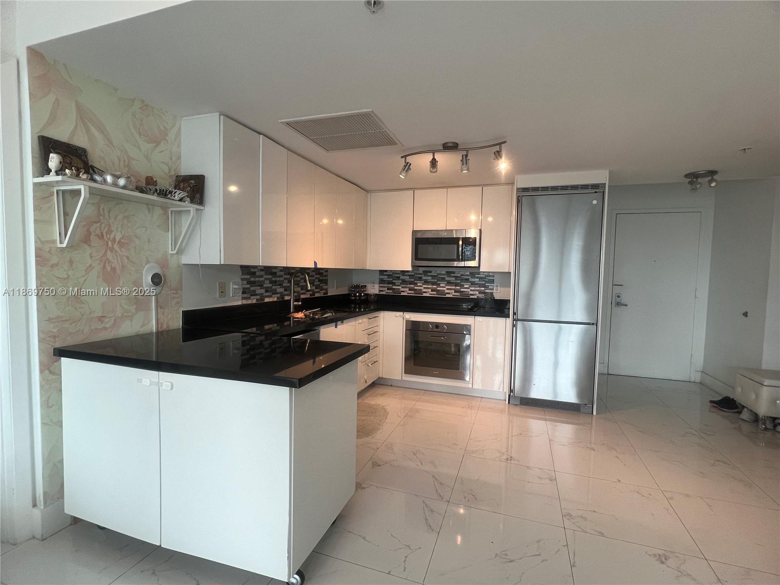 6dd28e9b-7358 92 SW 3rd St # 3803, Miami FL 33130 — #A11869750