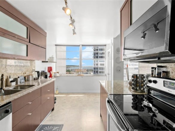18071 Biscayne Blvd # 1404, Aventura FL 33160 — #A11870184