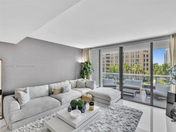 2950 NE 188th St # 312, Aventura FL 33180 — #A11870851