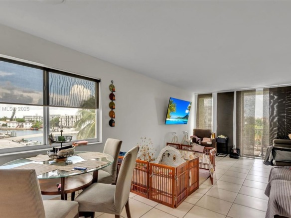 8001 Crespi Blvd # 4B, Miami Beach FL 33141 — #A11872145