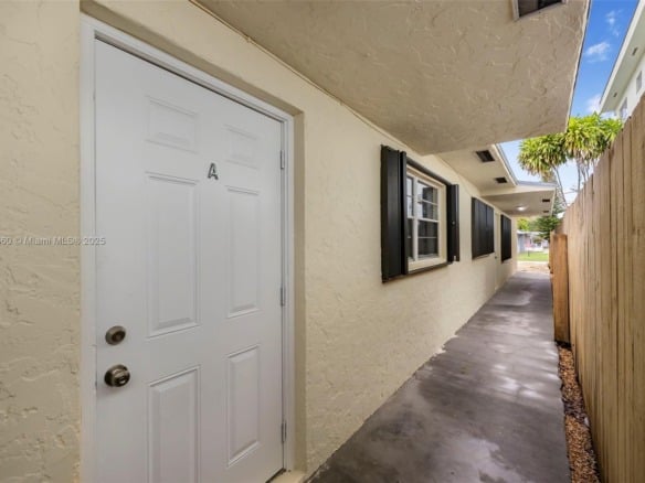 2033 Dewey St, Hollywood FL 33020 — #A11873860