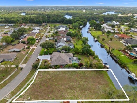 420 NE Cornwall Avenue, Port St. Lucie FL 34983 — #R10988628