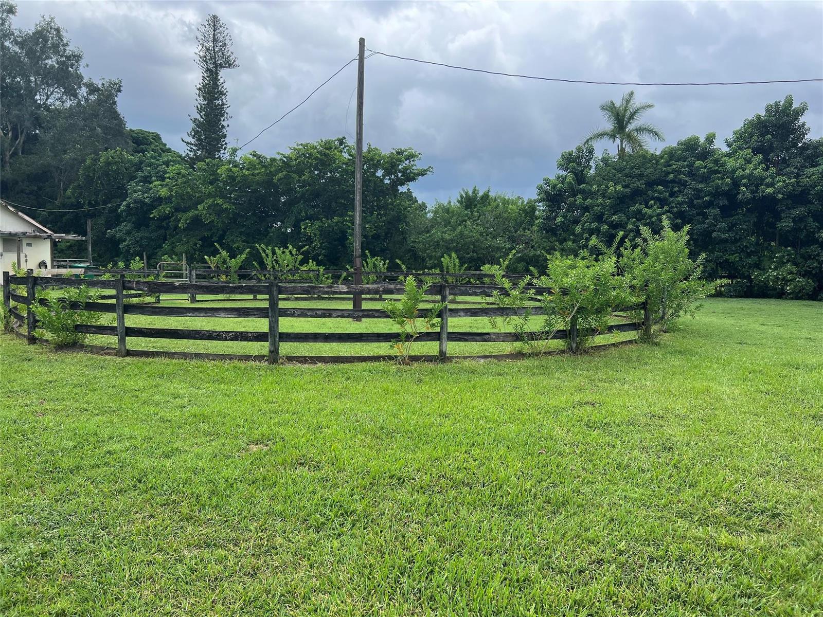 CREATOR: gd-jpeg v1.0 (using IJG JPEG v62), quality = 90 1765 Back Lot SW Back 112th Avenue, Davie FL 33325 — #F10458508