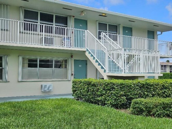 880 W Horizons # 111, Boynton Beach FL 33435 — #R11018244