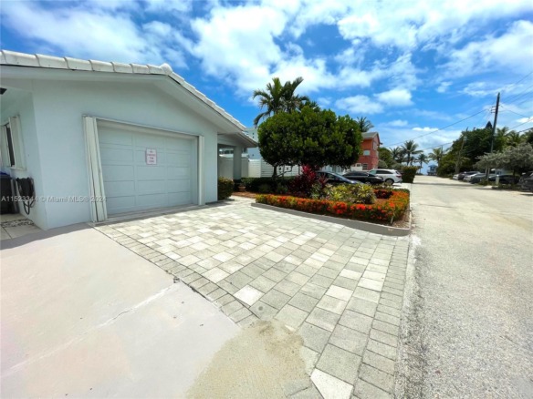 331 Desoto St, Hollywood FL 33019 — #A11523344