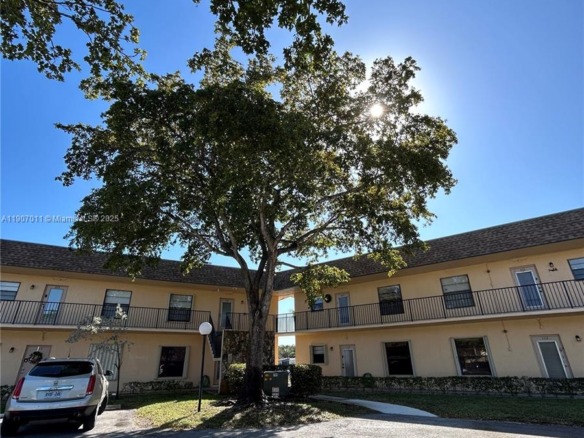 200 Berkley Rd # 113, Hollywood FL 33024 — #A11907011