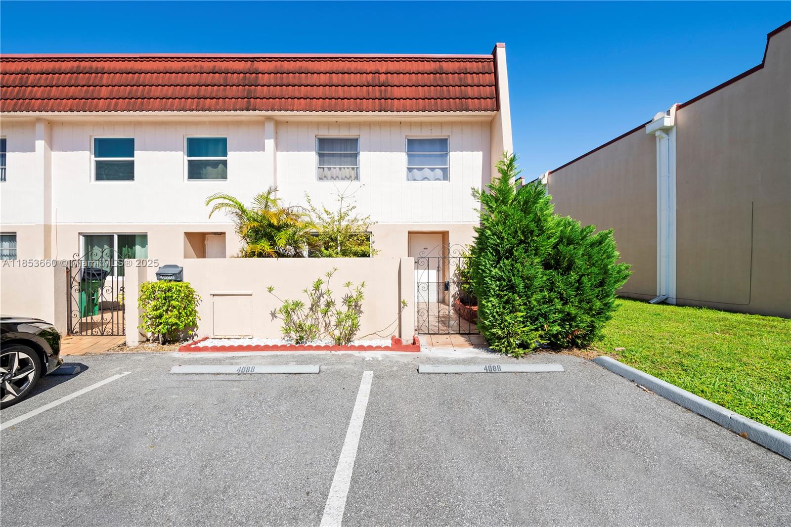 6dd28e9b-883 4088 Inverrary Dr # 11F, Lauderhill FL 33319 — #A11853660