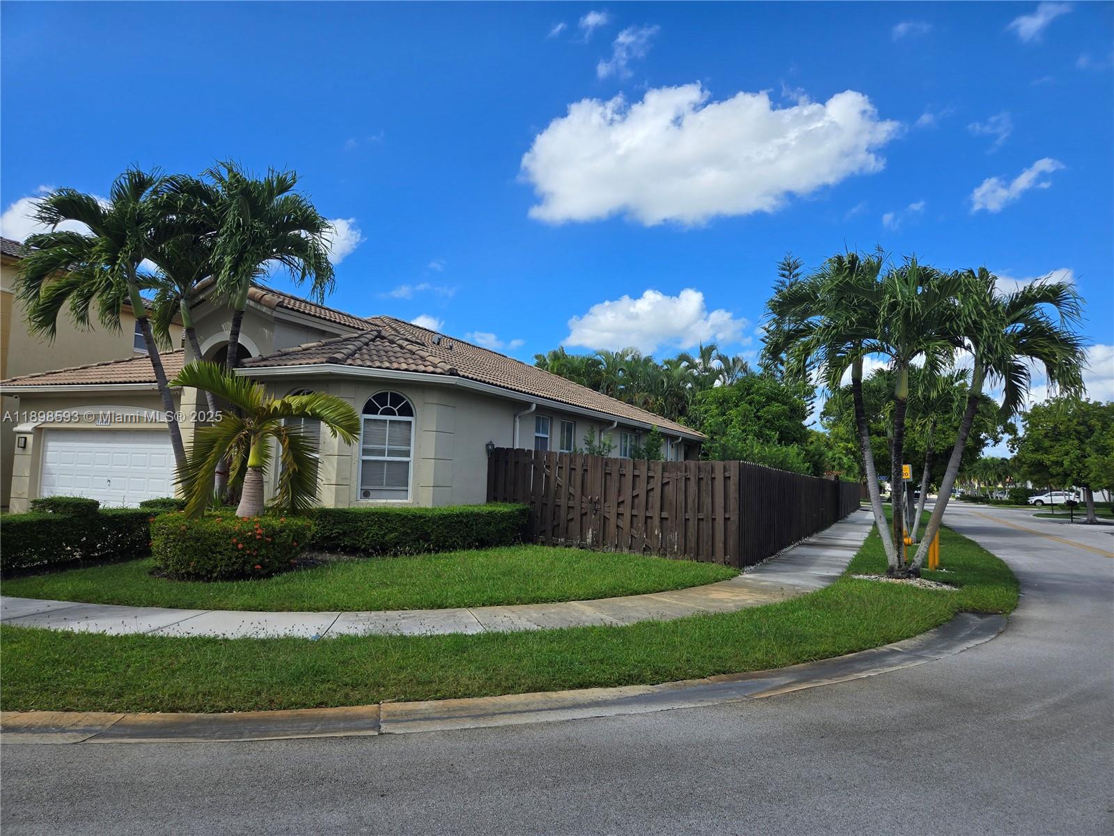 6dd28e9b-981 11141 NW 77th Ter, Doral FL 33178 — #A11898593