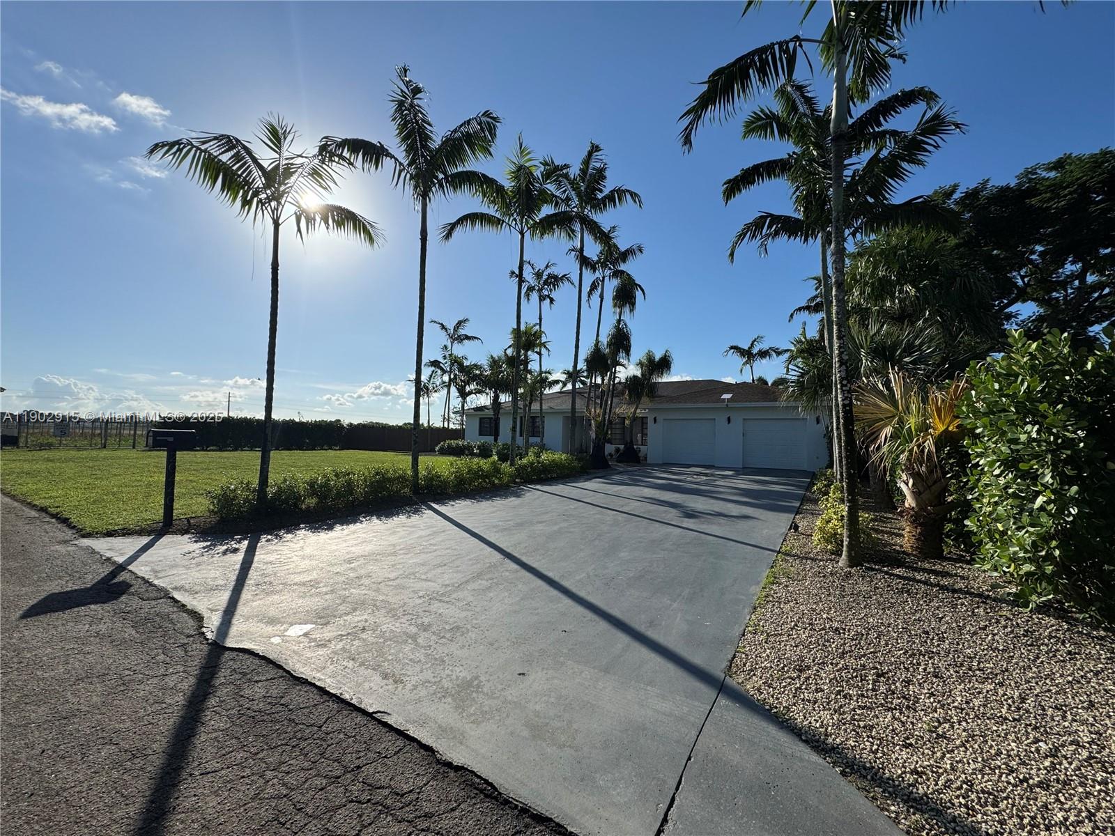 83dcefb7-1002 20440 SW 292nd St, Homestead FL 33030 — #A11902915
