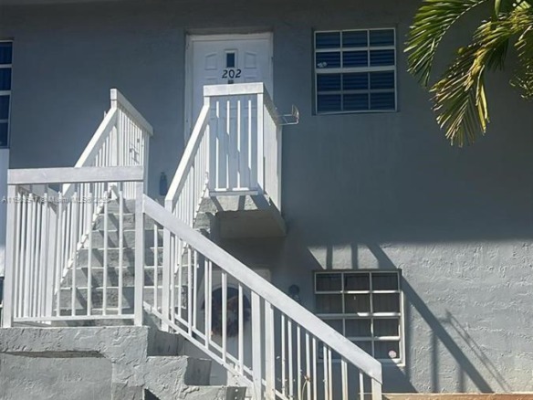 438 NE 210th Cir Ter # 4B, Miami FL 33179 — #A11909947