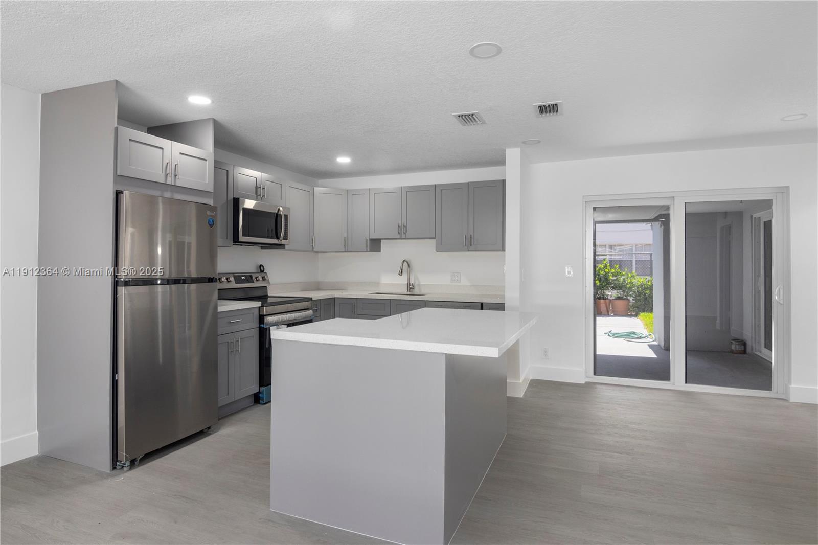 83dcefb7-1127 1750 NE 52nd St, Fort Lauderdale FL 33334 — #A11912364