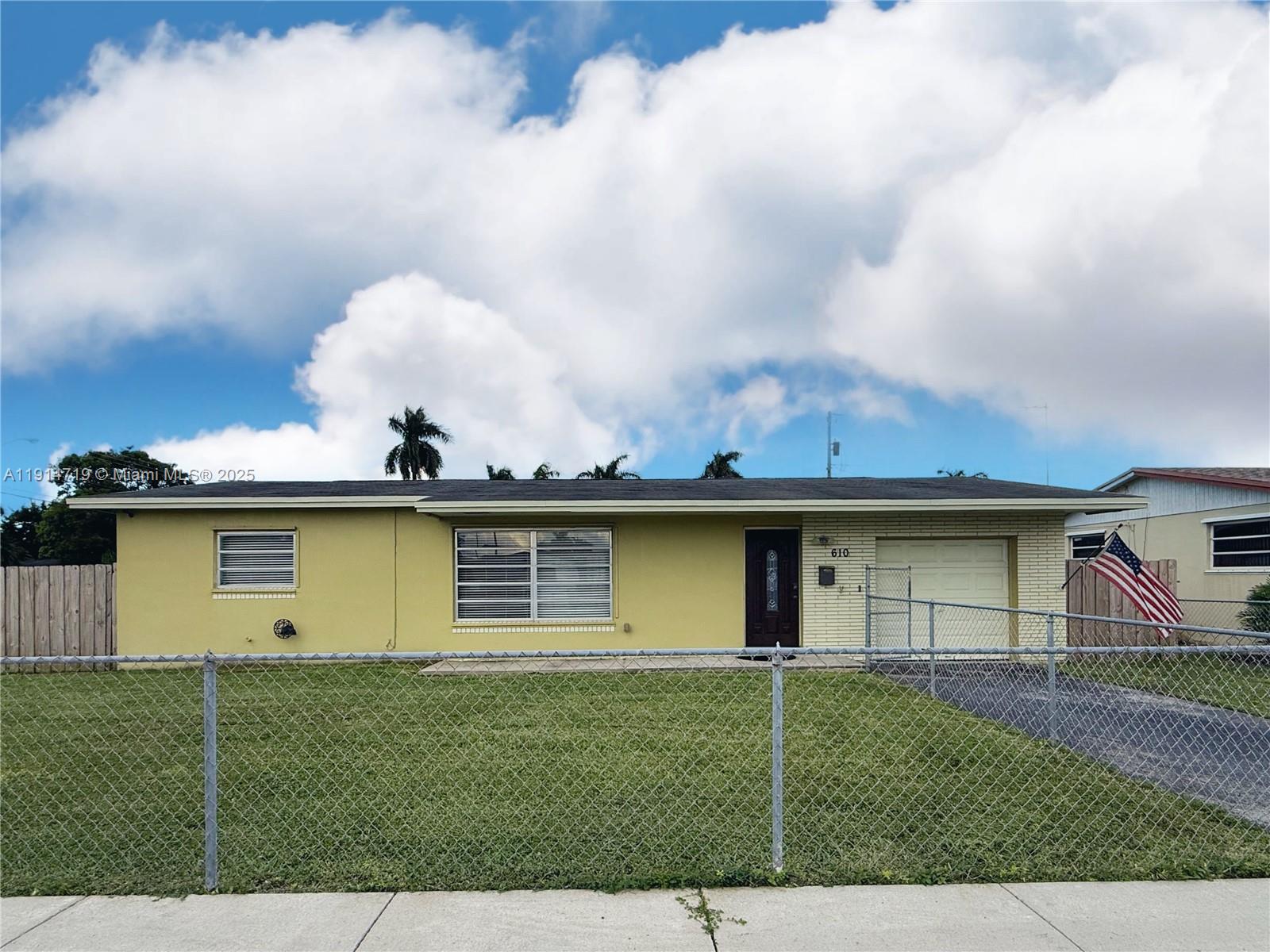 83dcefb7-1163 610 NW 17th St, Homestead FL 33030 — #A11914719