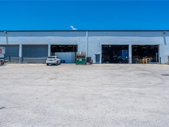 3353 NW 74th Ave, Miami FL 33122 — #A11915593
