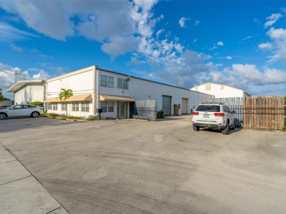1226 NW 23rd Ave, Fort Lauderdale FL 33311 — #A11915657