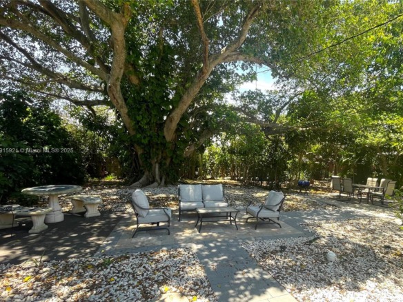 1211 NE 15th Ave # 1, Fort Lauderdale FL 33304 — #A11915921