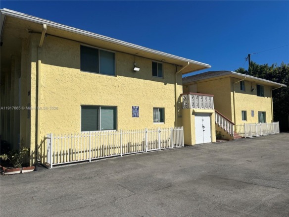 724 NE 4th St, Hallandale Beach FL 33009 — #A11917665