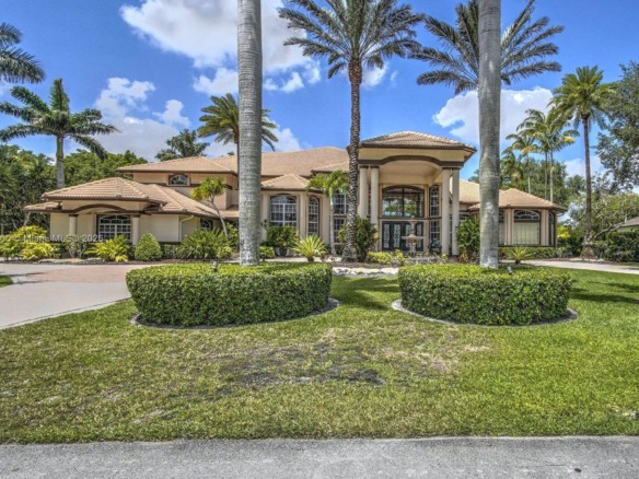 3828 Pine Lake Dr, Weston FL 33332 — #A11902600