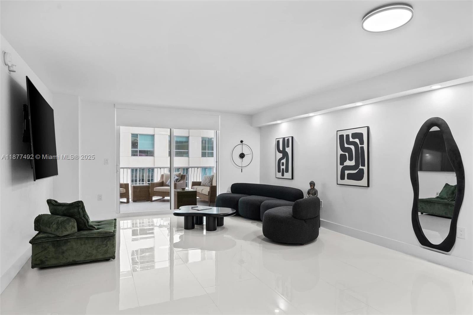 1200 Brickell Bay Dr # 2812, Miami FL 33131 — #A11877492