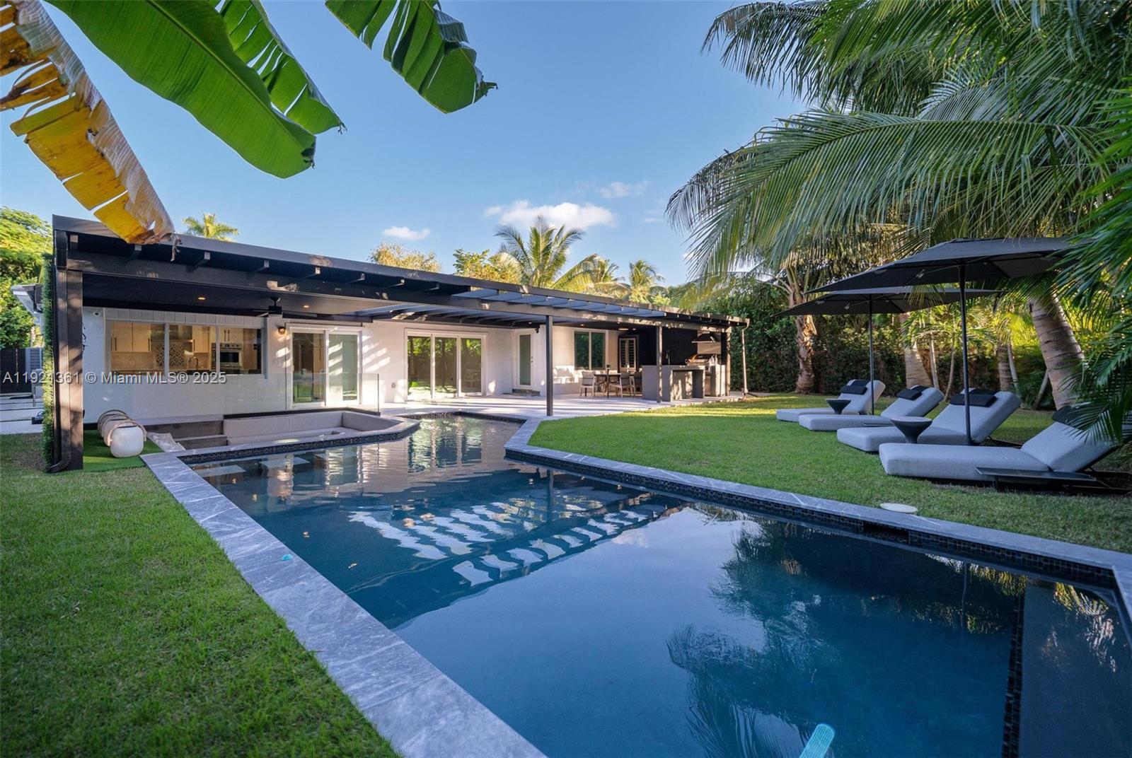 83dcefb7-1394 10618 NE 11th ct, Miami Shores FL 33138 — #A11921361
