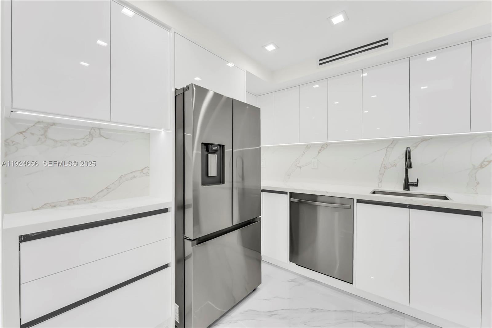 251 174th St # 1414, Sunny Isles Beach FL 33160 — #A11924656