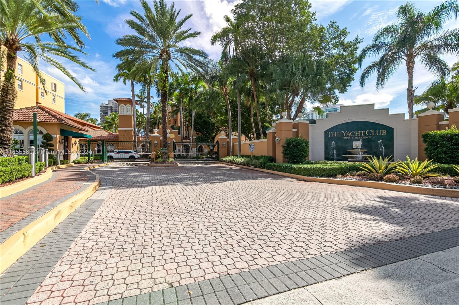 83dcefb7-1495 19701 E Country Club Dr # 5107, Aventura FL 33180 — #A11655580