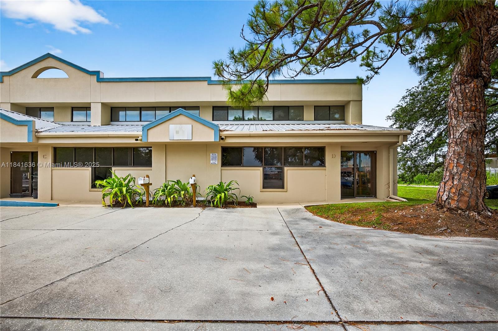 83dcefb7-1516 2239 15th St D, Other City – In The State Of Florida FL 34237 — #A11841636