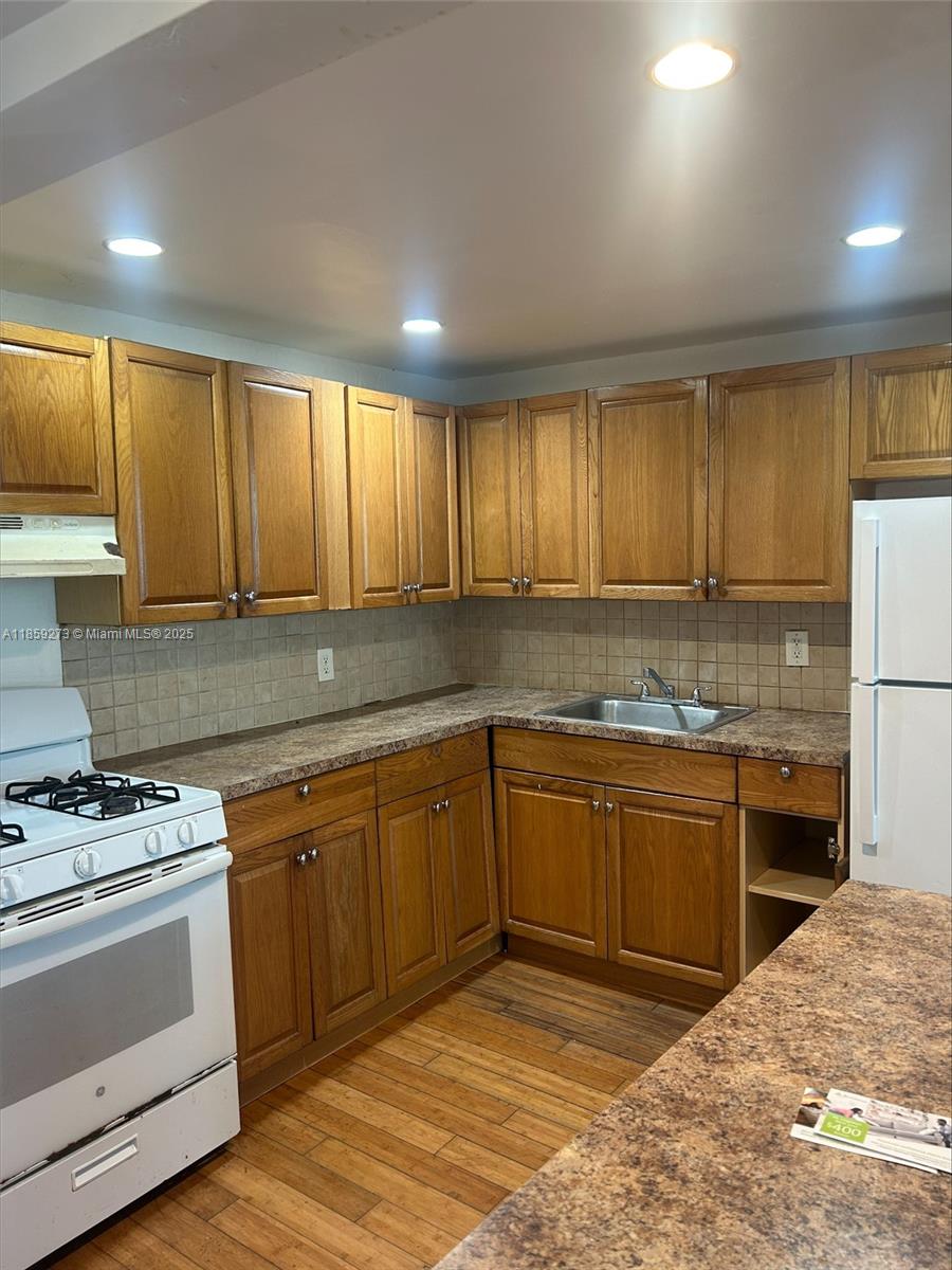 83dcefb7-1553 2175 NE 170th St # 202, North Miami Beach FL 33162 — #A11859273