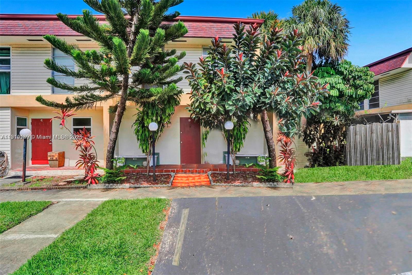 2701 N 34th Ave # 1D, Hollywood FL 33021 — #A11919139