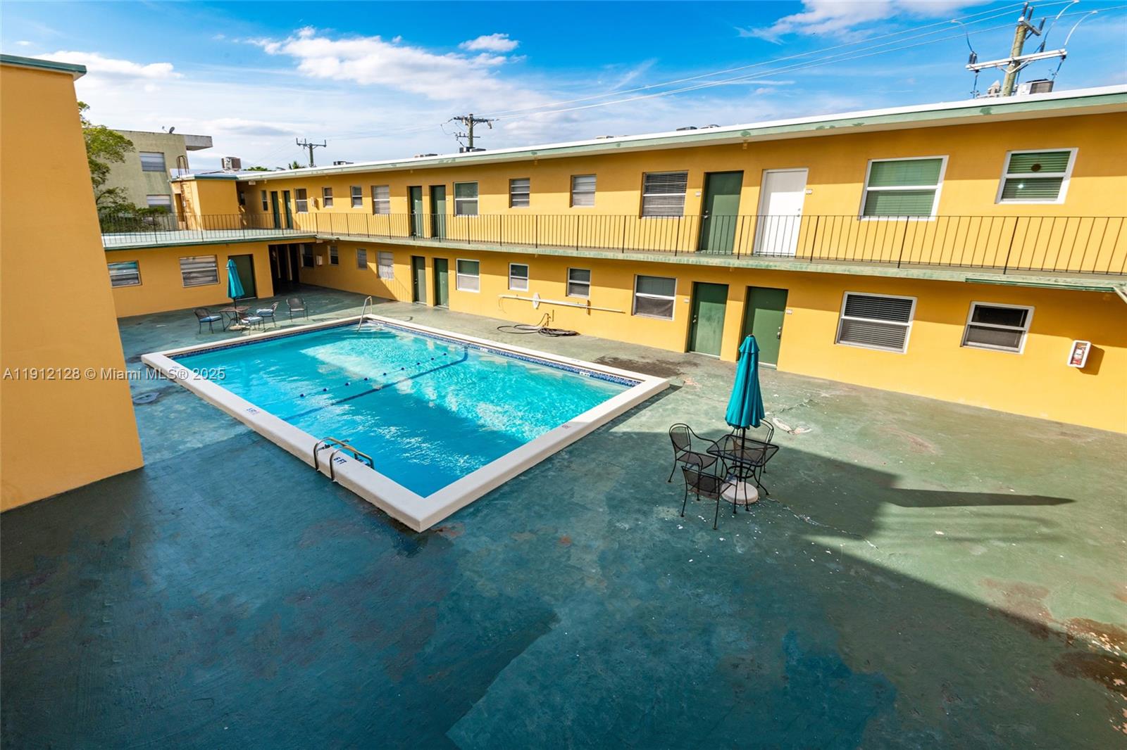 83dcefb7-1578 1975 NE 135th St # 3B, North Miami FL 33181 — #A11912128