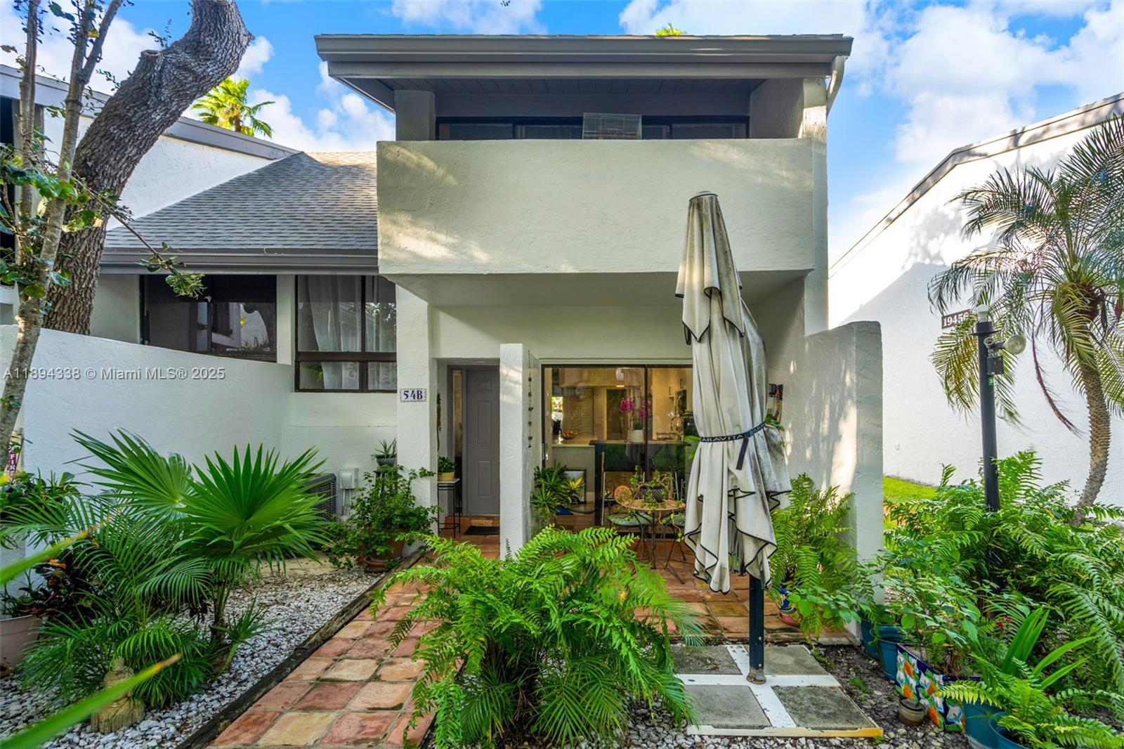 83dcefb7-1621 19440 NE 26th Ave # 54B, Miami FL 33180 — #A11894338