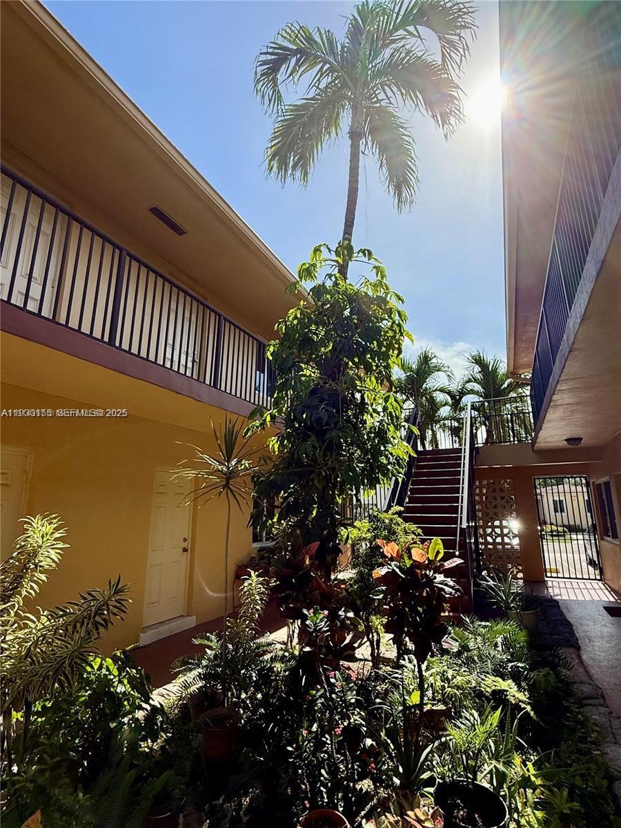 83dcefb7-1710 1733 Mayo St # 2, Hollywood FL 33020 — #A11930155