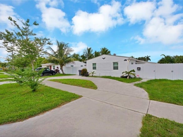 2615 Liberty St, Hollywood FL 33020 — #A11868161