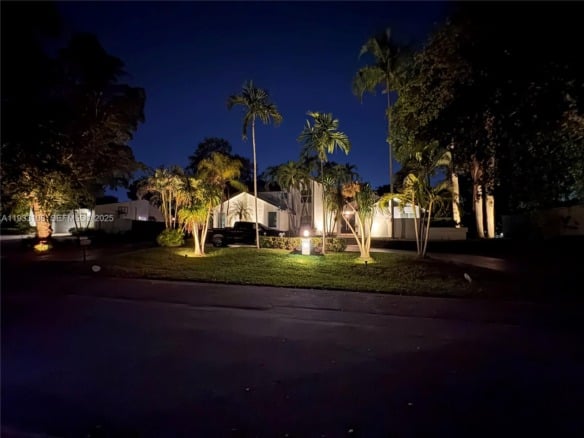 8265 SW 176th Ter, Palmetto Bay FL 33157 — #A11933108
