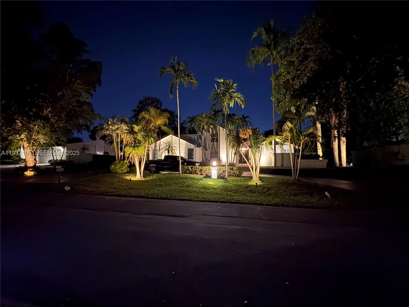 83dcefb7-1855 8265 SW 176th Ter, Palmetto Bay FL 33157 — #A11933108