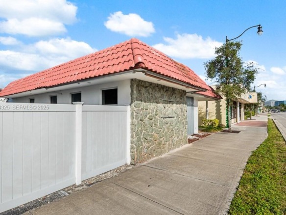 4749 Hollywood Blvd, Hollywood FL 33021 — #A11934325