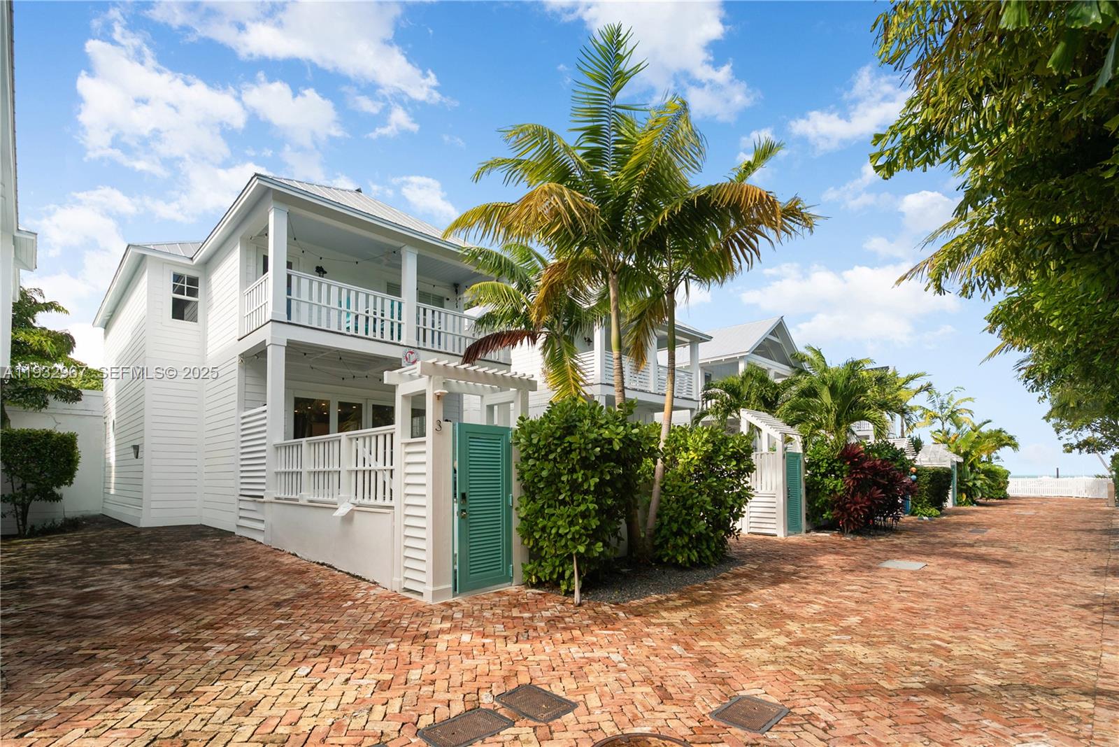 83dcefb7-2002 Listing #A11932967