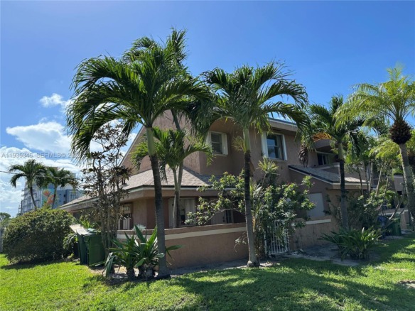 708 SE 3rd Ave Ext # 201, Hallandale Beach FL 33009 — #A11935346