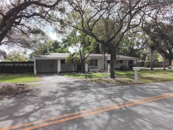 911 W Country Club Cir, Plantation FL 33317 — #A11929294