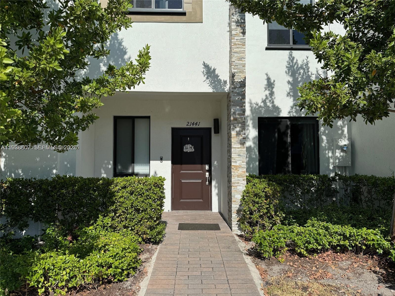 83dcefb7-2197 21441 NE 3rd Pl, Miami FL 33179 — #A11938807