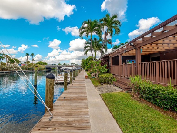 2621 S Parkview Dr, Hallandale Beach FL 33009 — #A11924617