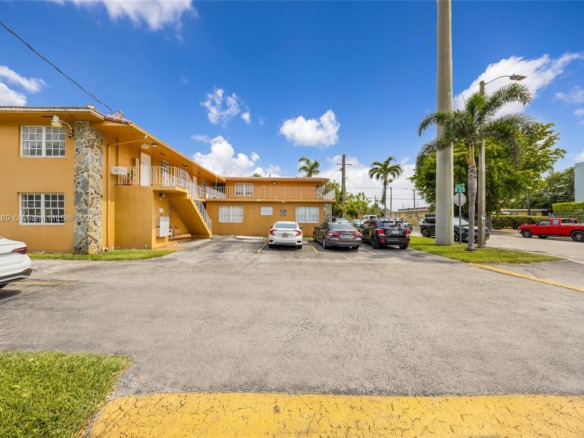 4340 NW 11th St, Miami FL 33126 — #A11815189