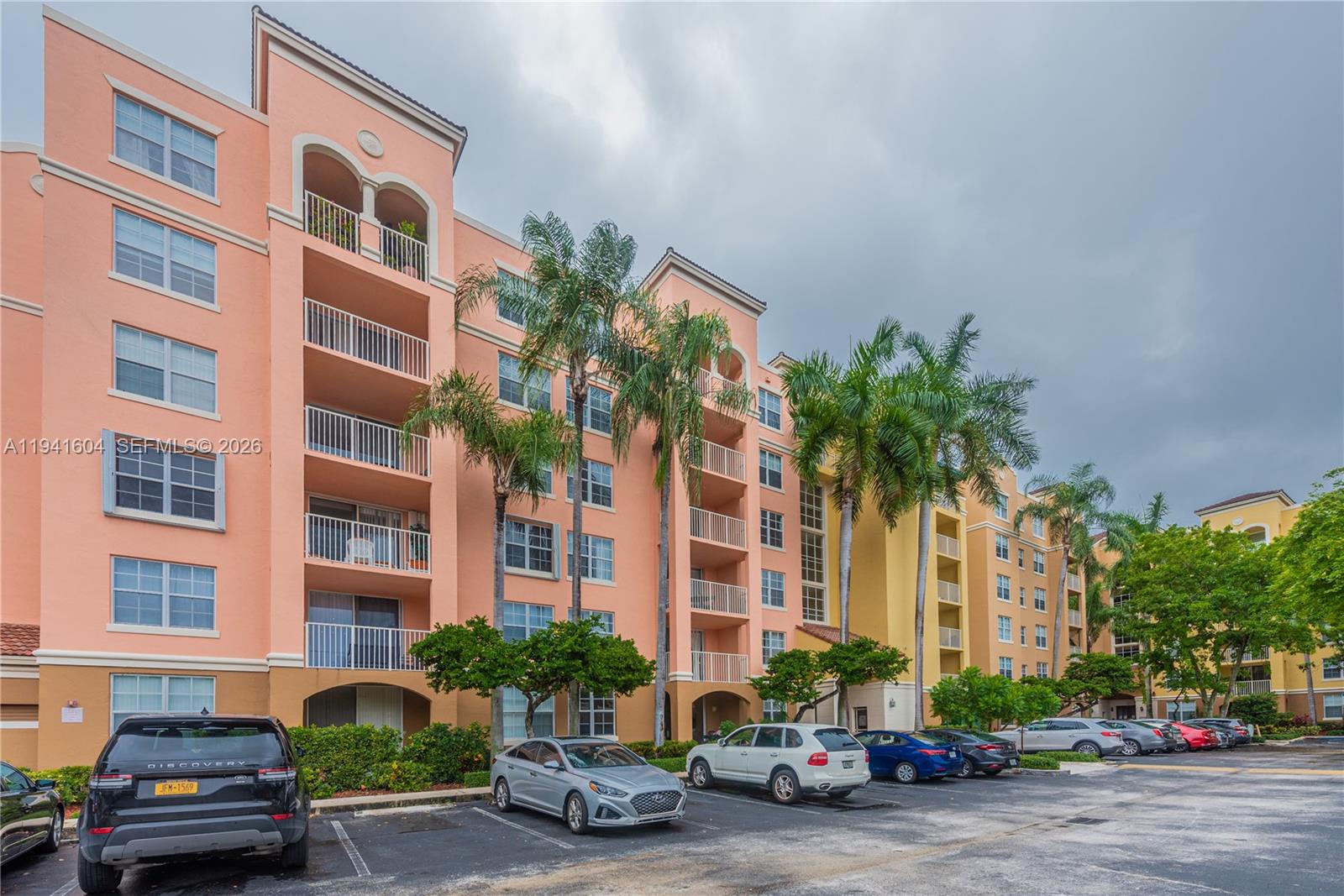83dcefb7-2318 19601 E Country Club Dr # 7104, Aventura FL 33180 — #A11941604