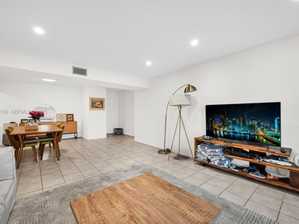 4020 N Hills Dr # 29, Hollywood FL 33021 — #A11928108