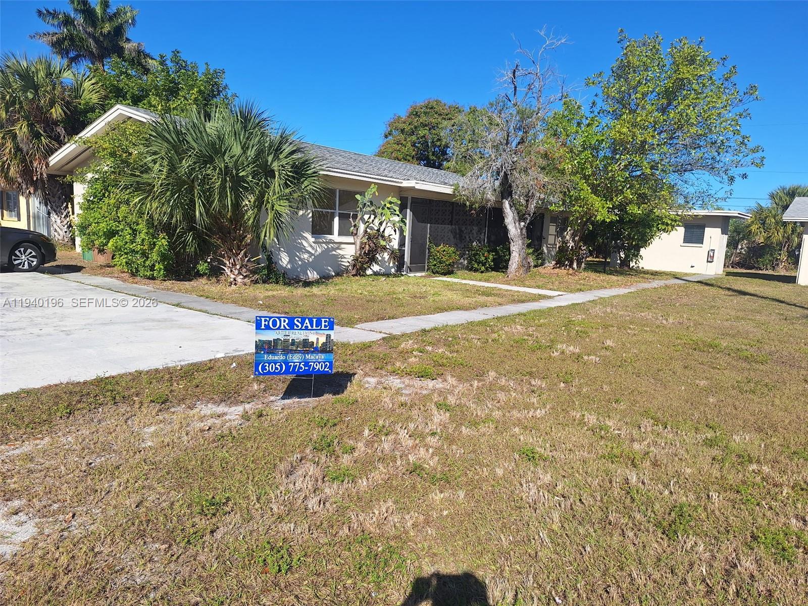 83dcefb7-2371 245 E PARKWAY, Other City – In The State Of Florida FL 33904 — #A11940196