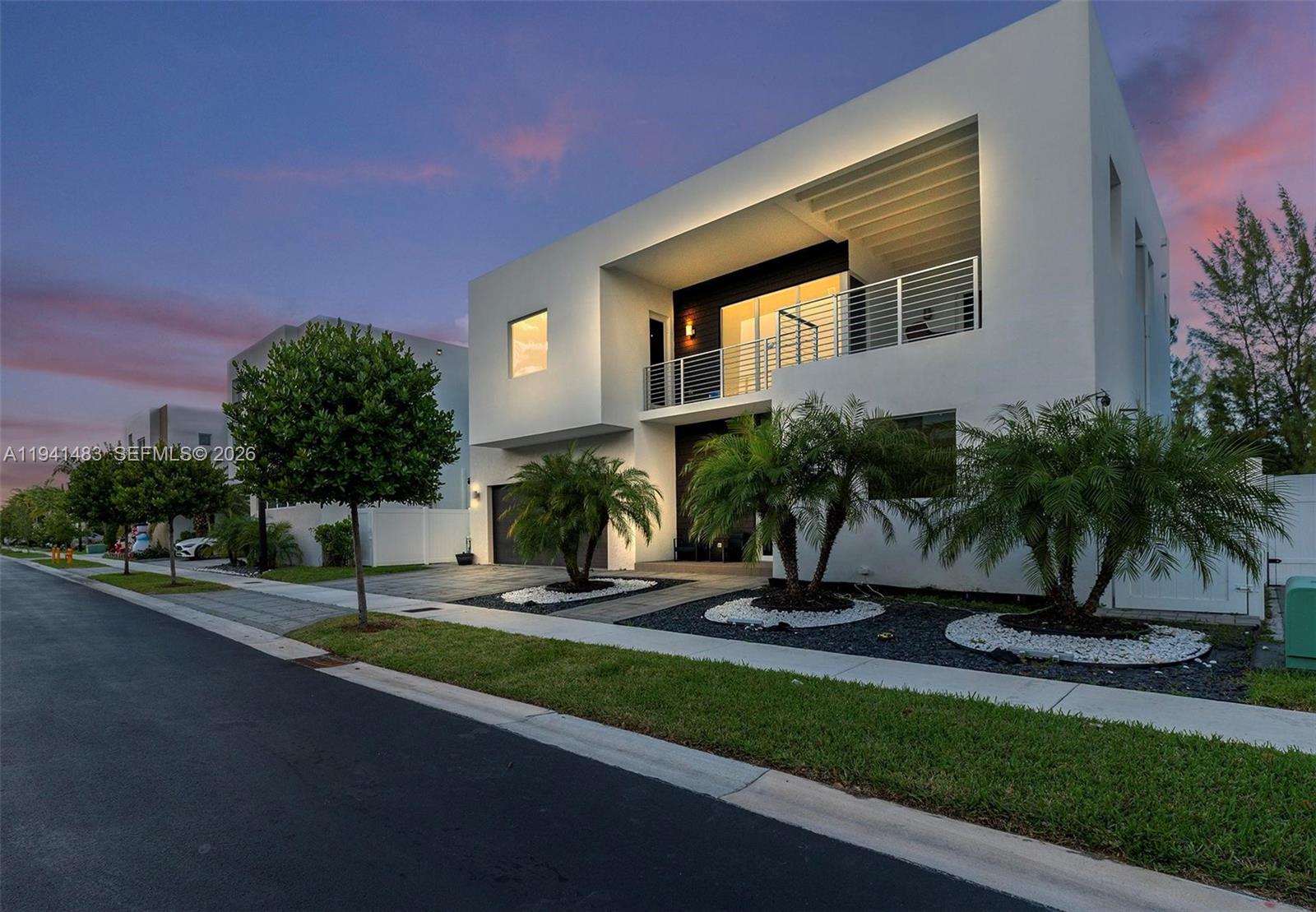83dcefb7-2460 10055 NW 77th St, Doral FL 33178 — #A11941483