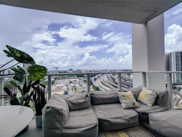 1040 Biscayne Blvd # 1606, Miami FL 33132 — #A12022423
