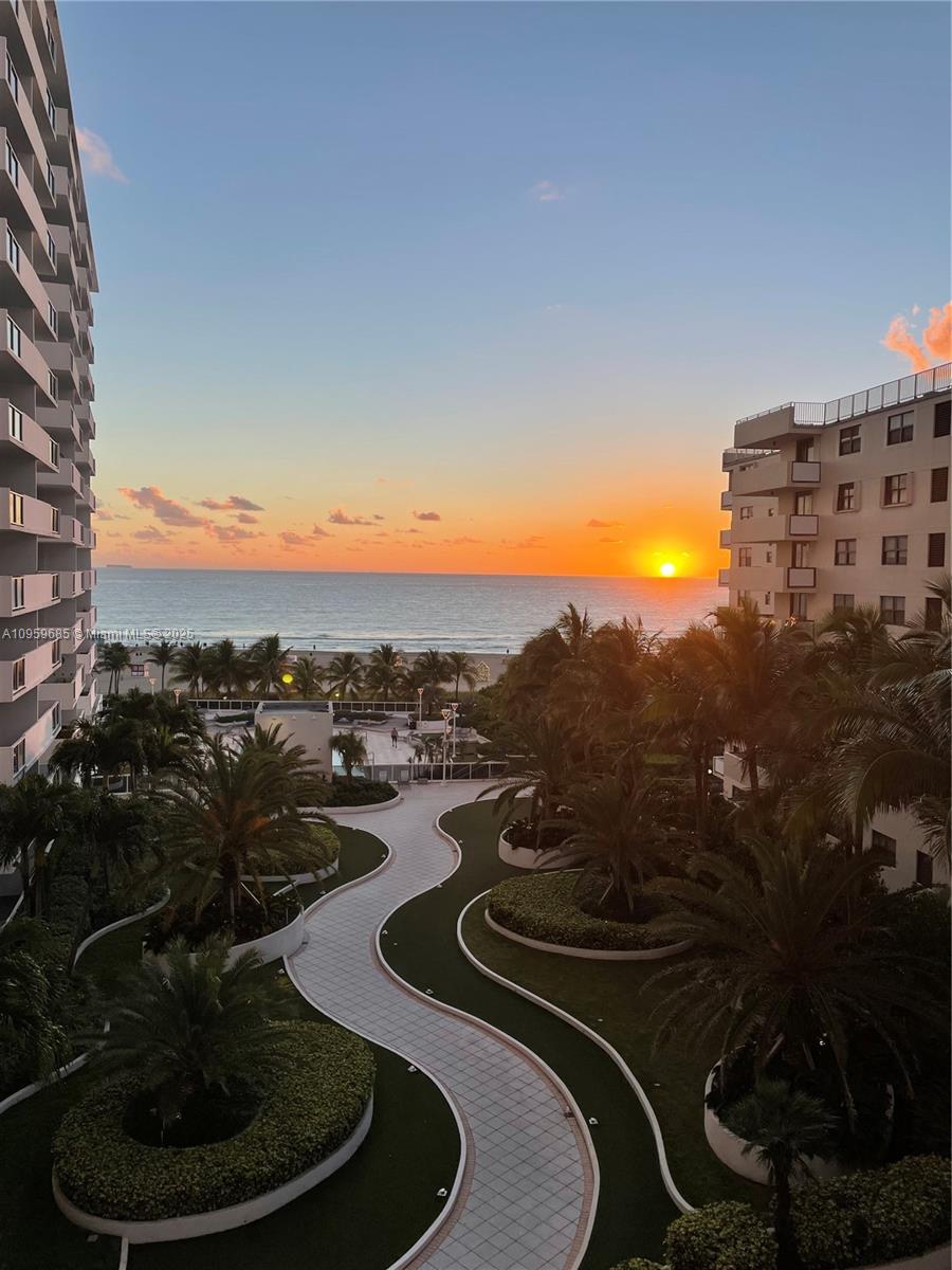 83dcefb7-2528 100 Lincoln Rd # 719, Miami Beach FL 33139 — #A10959685