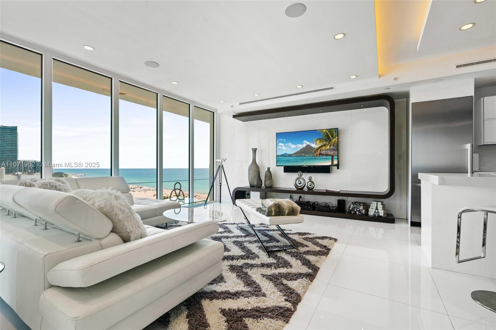 83dcefb7-2553 100 Lincoln Rd, Miami Beach FL 33139 — #A11071952
