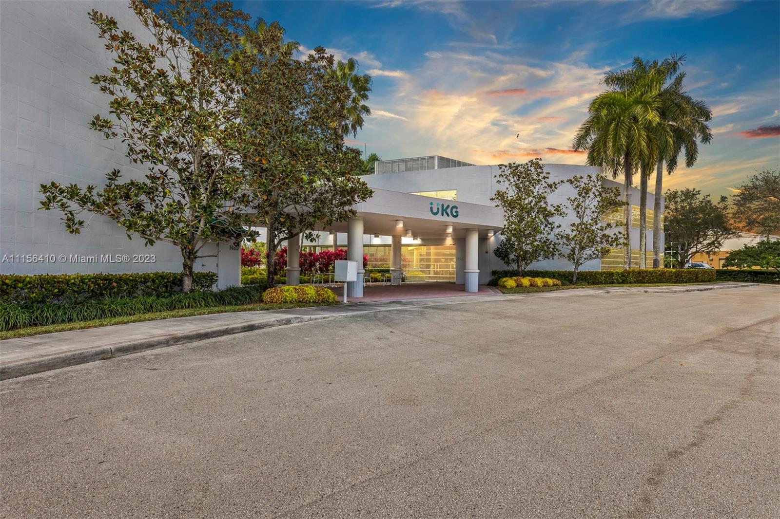 83dcefb7-2621 1455 N Park Dr, Weston FL 33326 — #A11156410